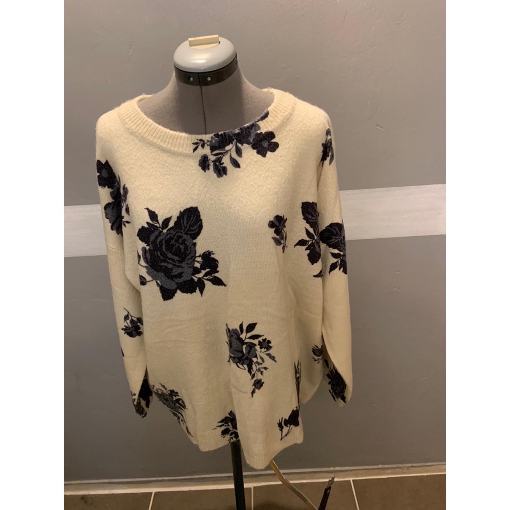Xhilaration flower printed sweater